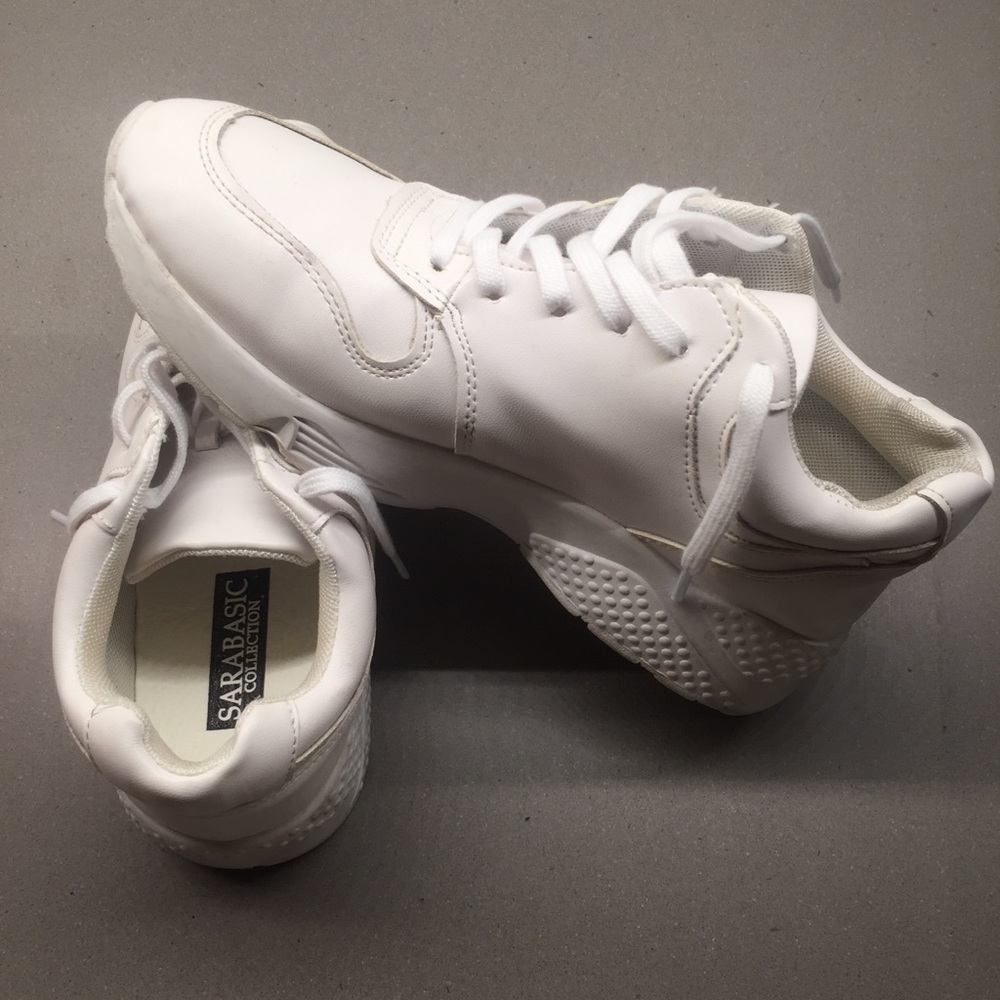 women’s chunky athletic/casual shoe